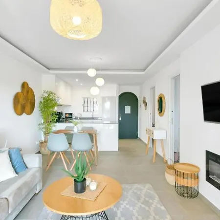Riviera - Relaxing, Spacious, Amazing Location Apartment